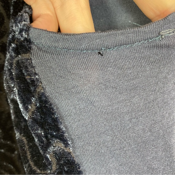 Anthropologie Tiny M Medium Sleeveless Top Tank Button Sequin Velvet Blue Flaw - Picture 4 of 10